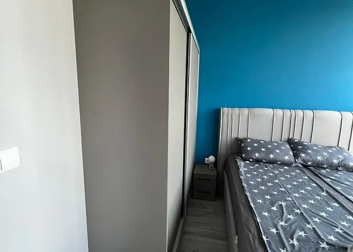 Blue -4people - View