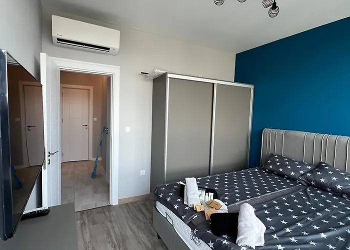 Blue -4people - View